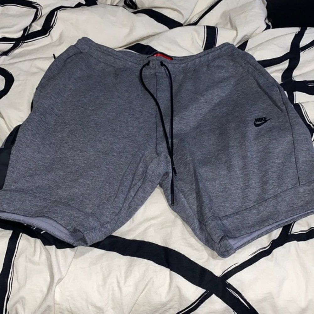 Nike Tech Fleece Shorts - XL
